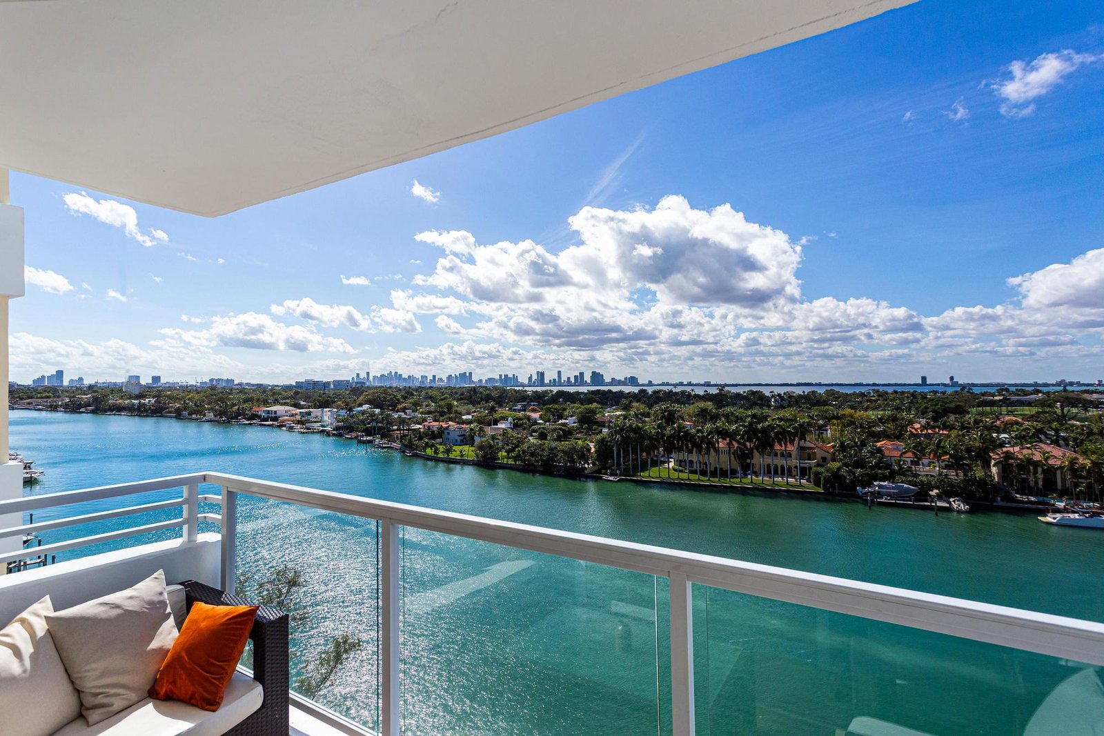 1.3. 5600 Collins Ave #10-G, Miami Beach, FL 33140 - Condo For Rent - Arnaud Homburger